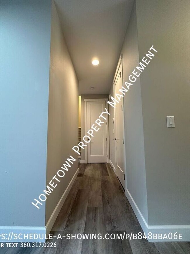 Foto del edificio - Beautiful 4 Bedroom, 2.5 Bath Townhome in ...