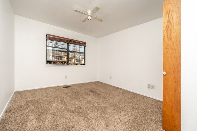 Foto del edificio - Earl’s Point Condominiums