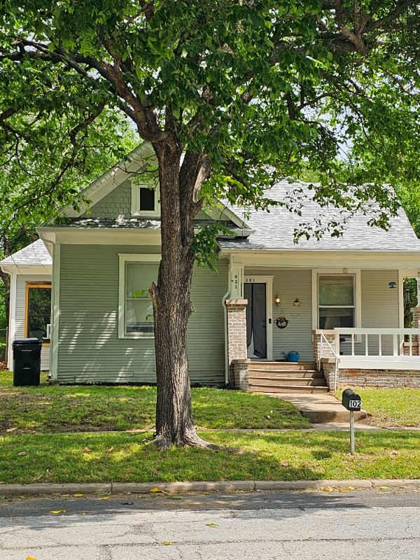 Building Photo - 431 E Woodard St