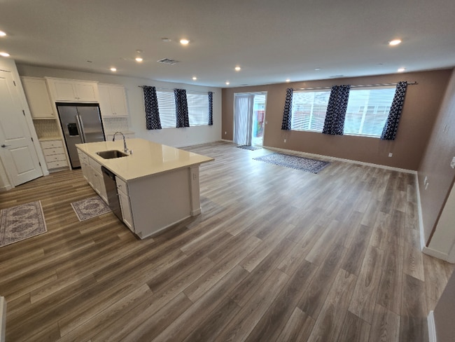 Building Photo - 1743 Shingle Ave