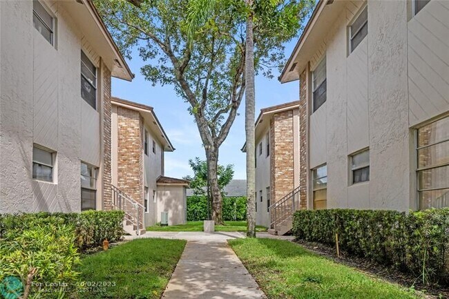 Building Photo - 8333 Royal Palm Blvd