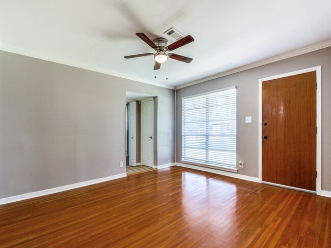 Building Photo - 118 Southbrook Cir