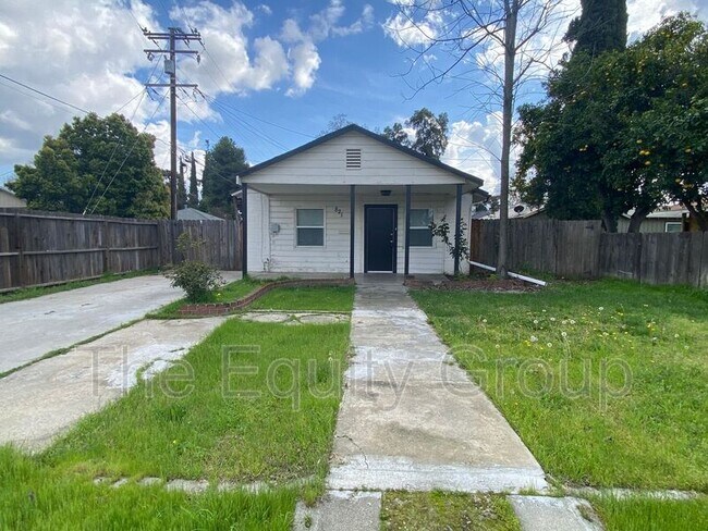 Building Photo - 821 W Houston Ave