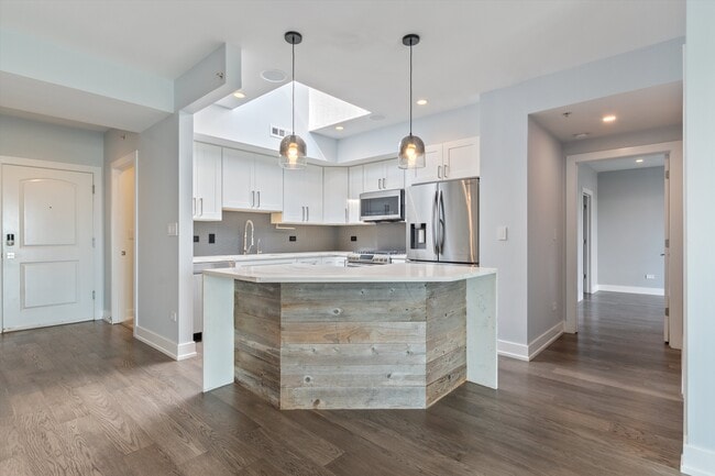 Building Photo - 635 Perrie Dr