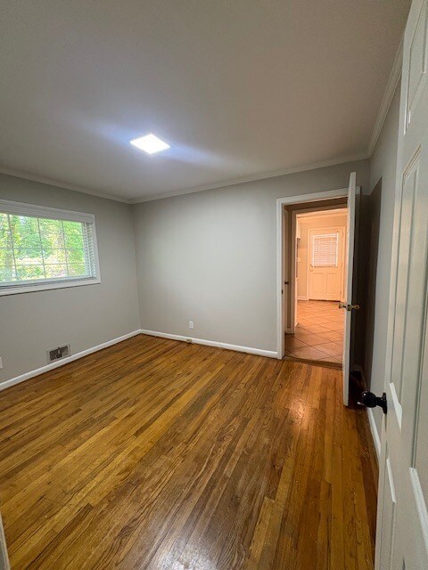 Building Photo - 629 Forest Ridge Dr