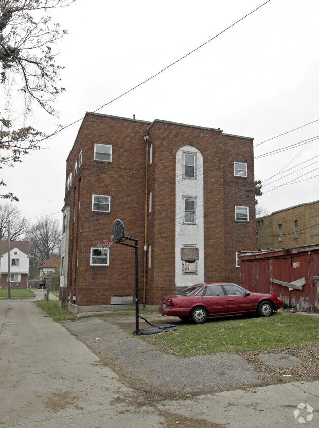 Building Photo - 452 Forest Ave