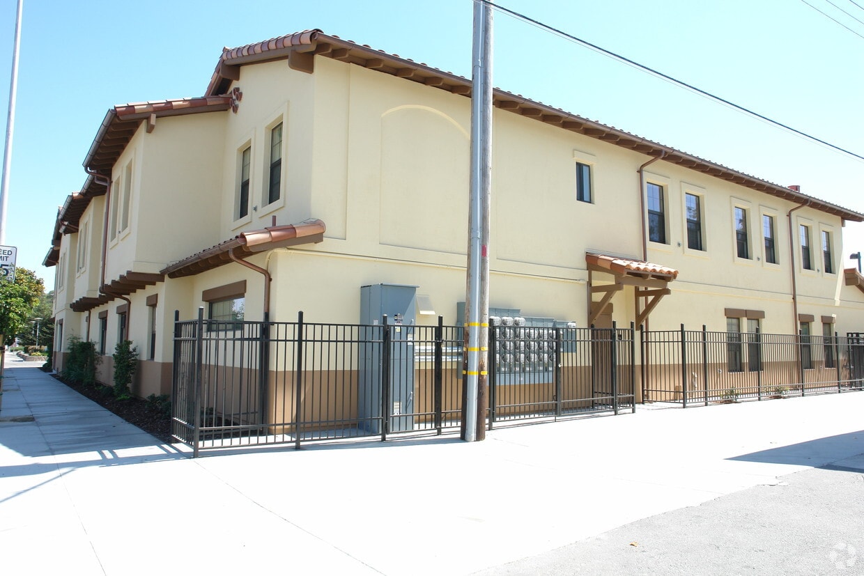 Building Photo - Lupine Gardens Apartments