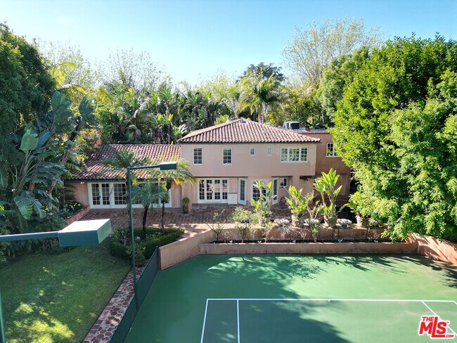 Building Photo - 806 N Alpine Dr