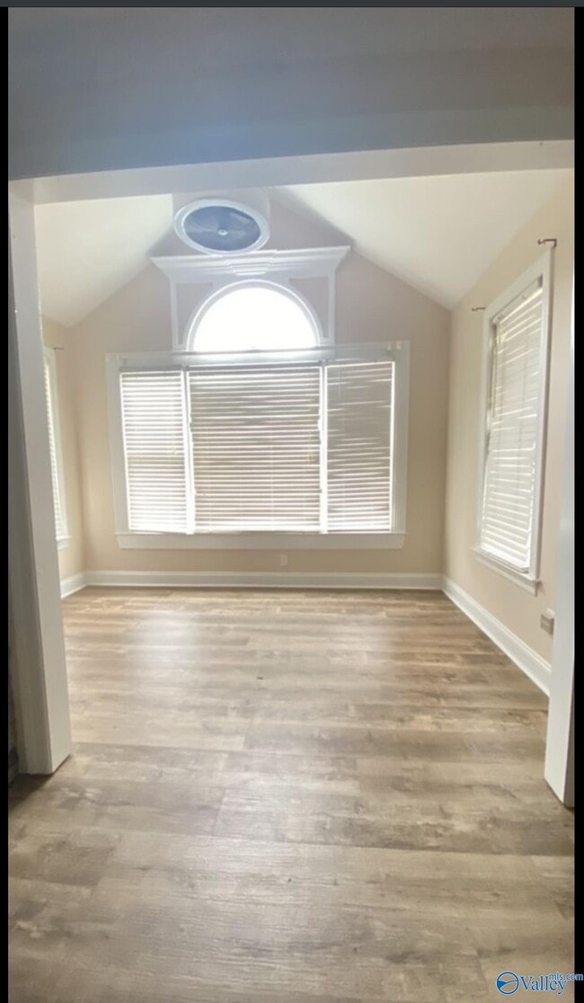 Foto del edificio - 1409 Liberty Dr