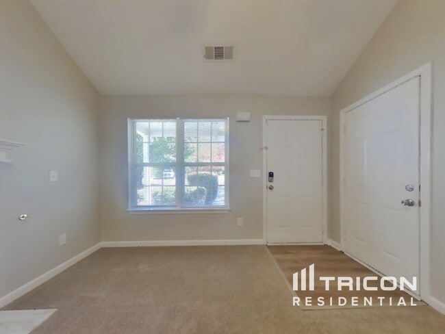 Building Photo - 305 Edge Hill Ct