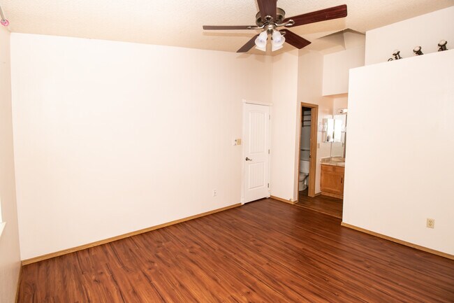 Foto del edificio - 5742 Stoney Pass Dr