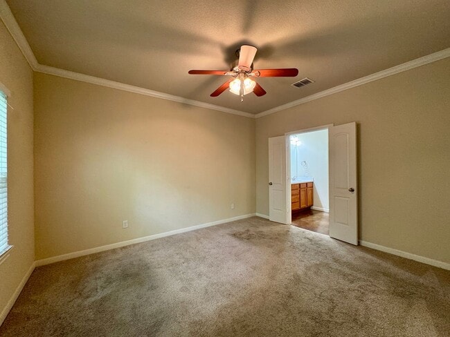 Building Photo - Savannah Court Luxury Townhomes