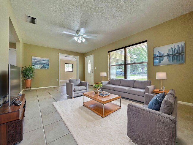 Building Photo - Stylishly upgraded 4Bedrooms/2Baths home in the heart of Winter Springs!