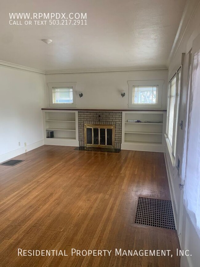 Foto del edificio - 1928 Laurelhurst Bungalow on Corner Lot
