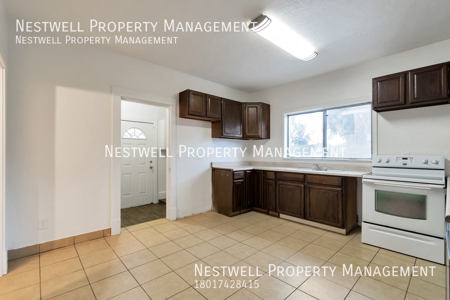 Primary Photo - $250 OFF 1ST MONTH'S RENT - Great 3-bed Ho...