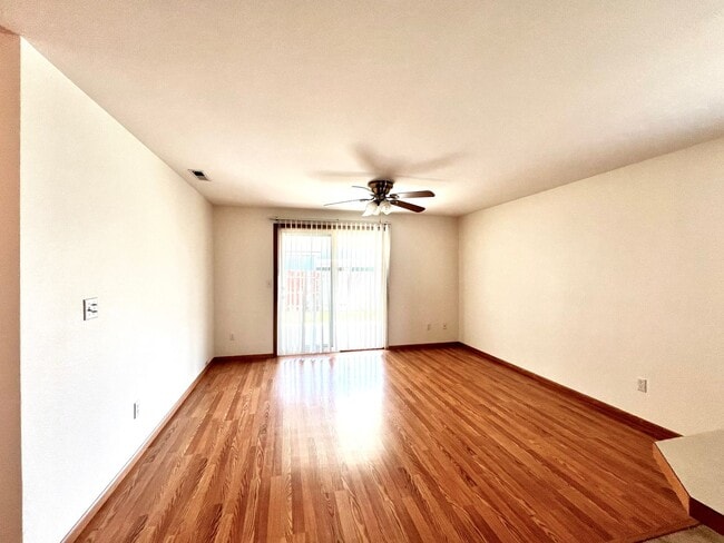Building Photo - Pristine 3Bed,2Bath Home For Rent Near Rd ...