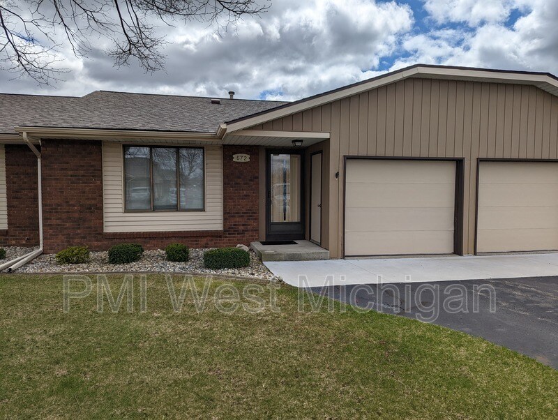 Primary Photo - 672 Waterview Ct SW