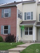 Building Photo - 636 Yale Ct