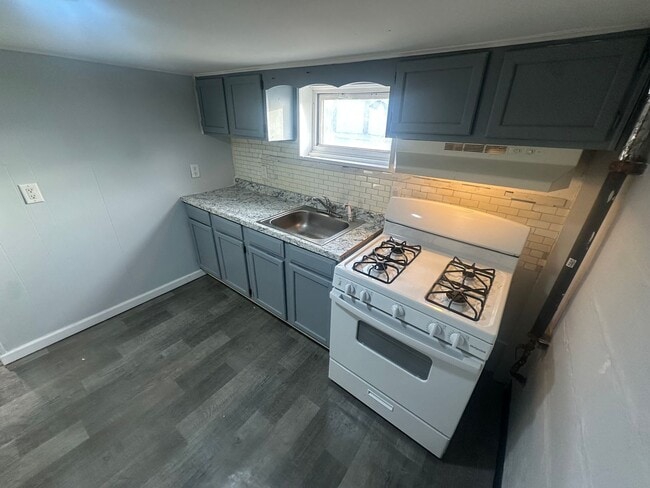 Building Photo - 2502 Oak St