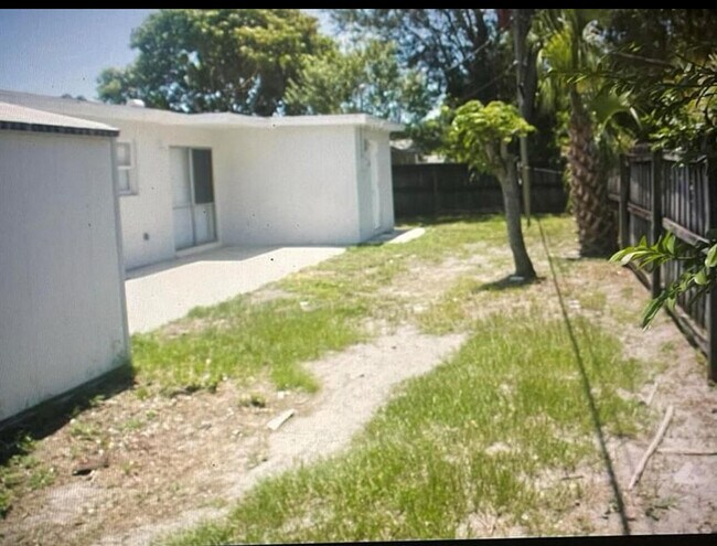 Foto del edificio - 2213 2nd St