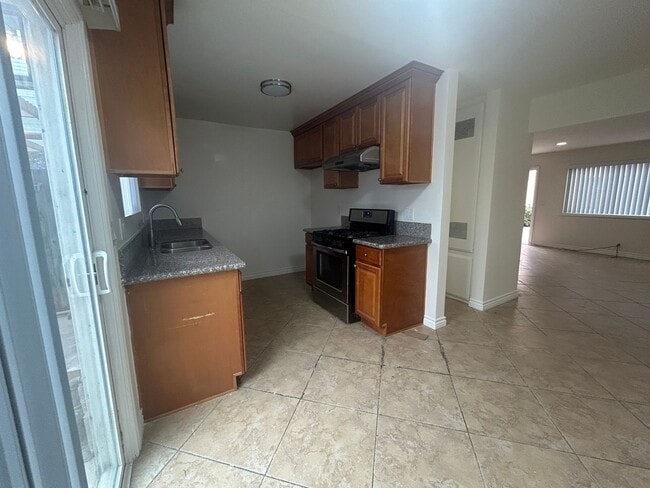 Spacious 2bed 1.5bath Apartment near Beach Blvd & Talbert Ave - Spacious 2bed 1.5bath Apartment near Beach Blvd & Talbert Ave