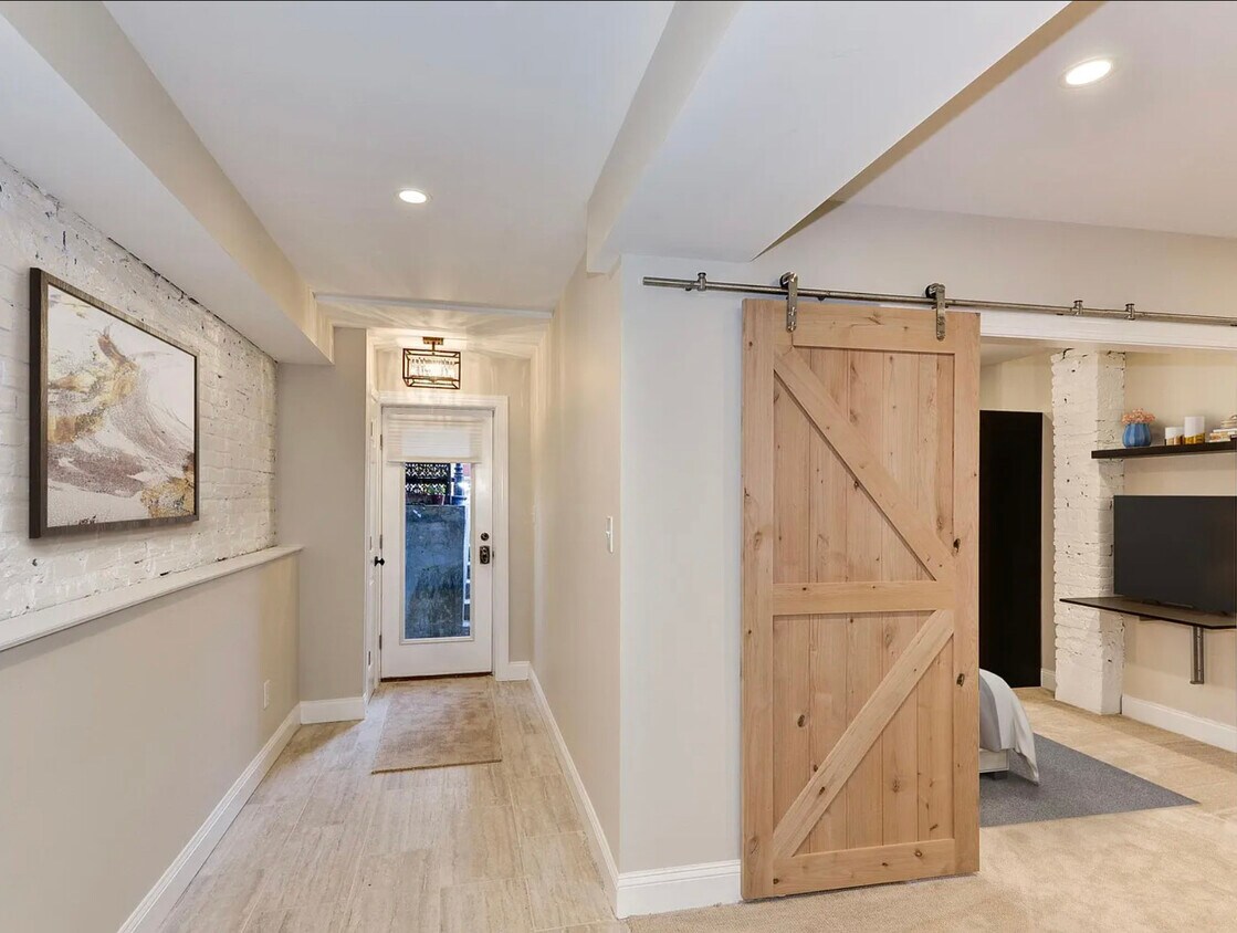 Foto del edificio - 724 5th ST NE
