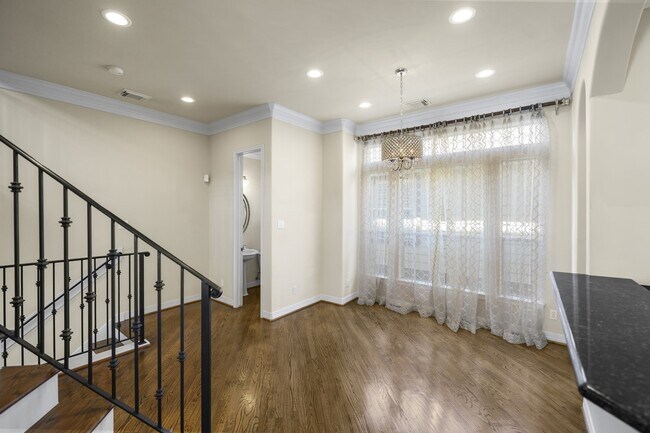 Foto del edificio - 3307 W Lamar St