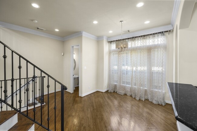 Building Photo - 3307 W Lamar St