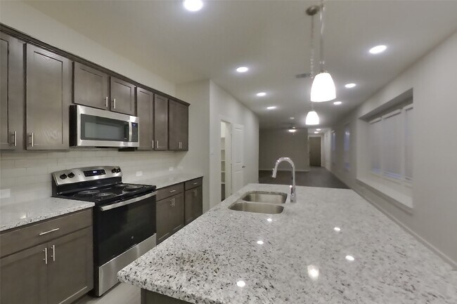 Building Photo - 23607 Gibson Frst Dr