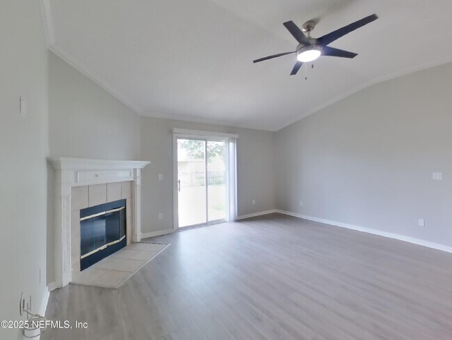 Foto del edificio - 3208 Ginny Lake Dr