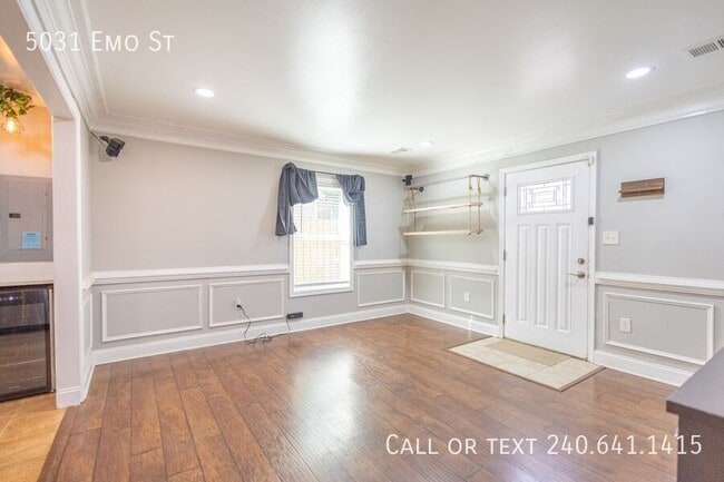 Building Photo - 5031 Emo St