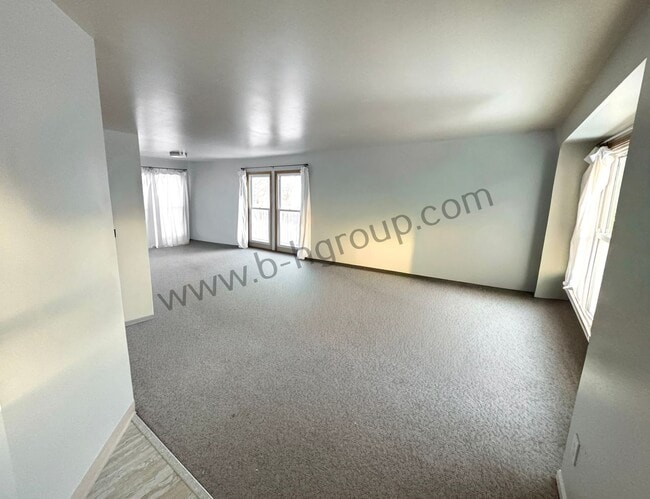 Building Photo - Rare Find!