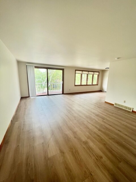 Foto del edificio - 3026 Albert Dr