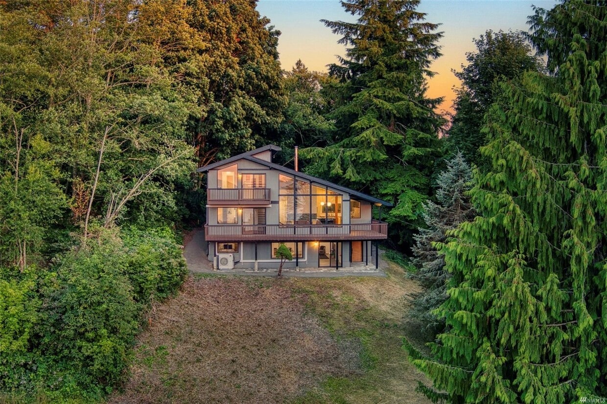 Foto principal - Beautifully Crafted 3 Bedroom Home in Hans...