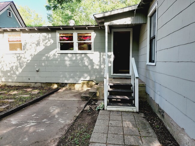 Building Photo - 803 Mills St