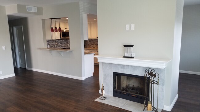 Living room with kitchen breakfast bar. - 446 Monterey Blvd