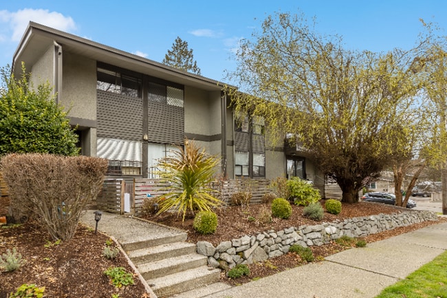 Building Photo - 9701 Woodlawn Ave N