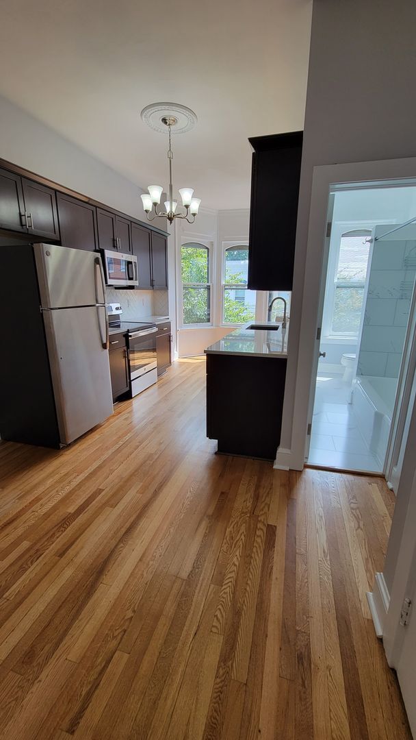 Building Photo - Charming Apartment in Downtown Frederick