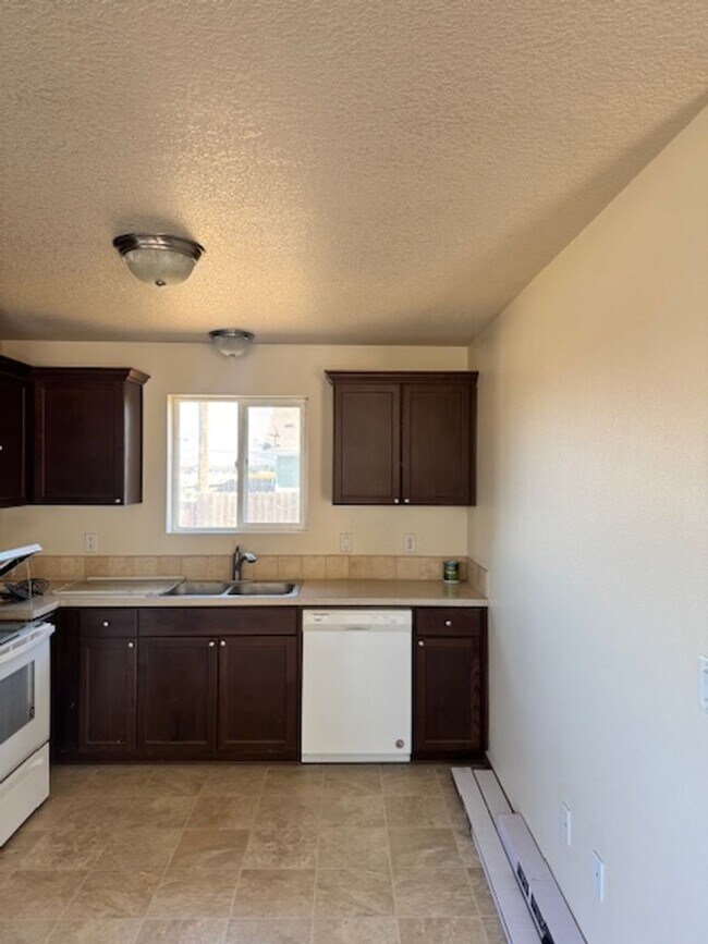 Foto del edificio - 3526 Britt Ave