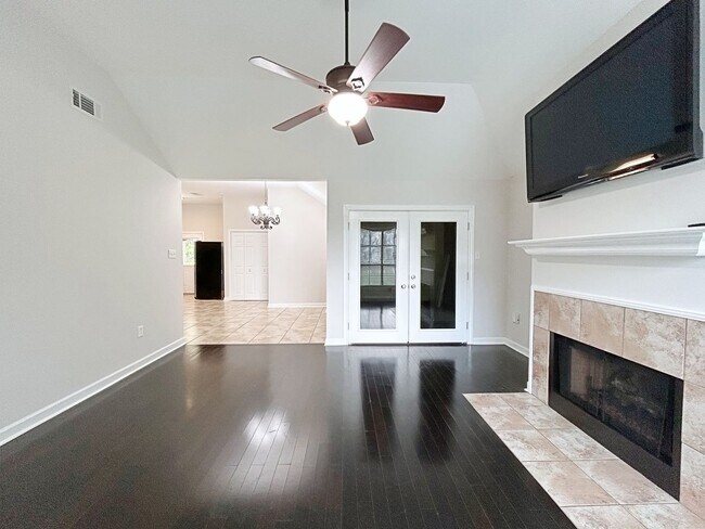 Building Photo - 3 Bedroom House in High Point Subdivision
