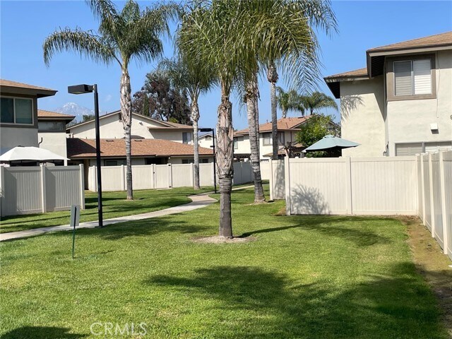 Foto del edificio - 960 Pinyon Ct