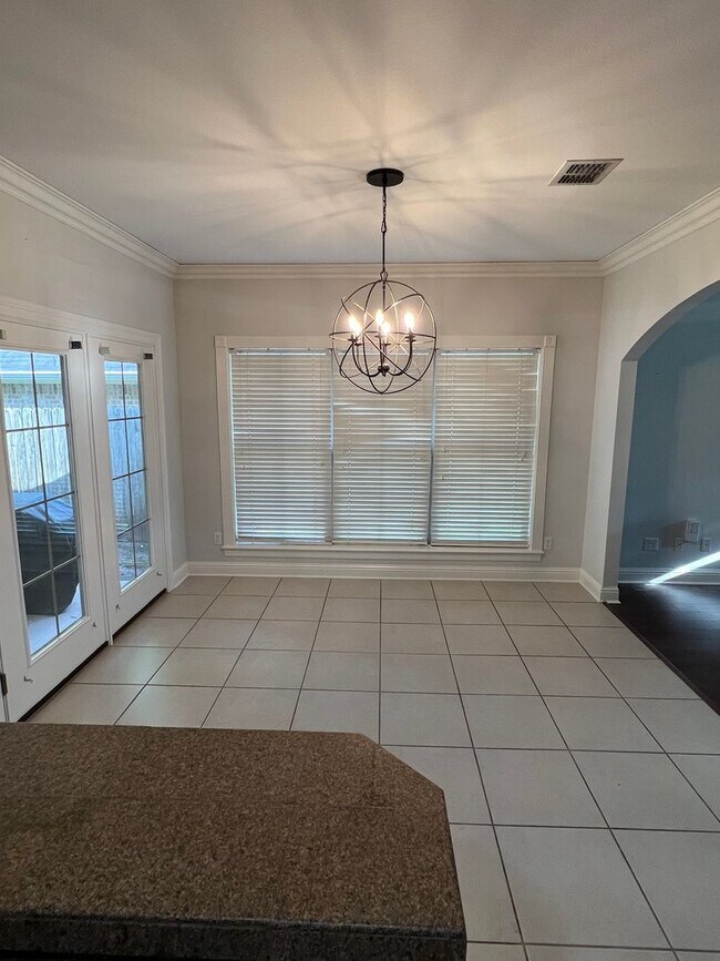 Building Photo - 10513 Plum Creek Dr