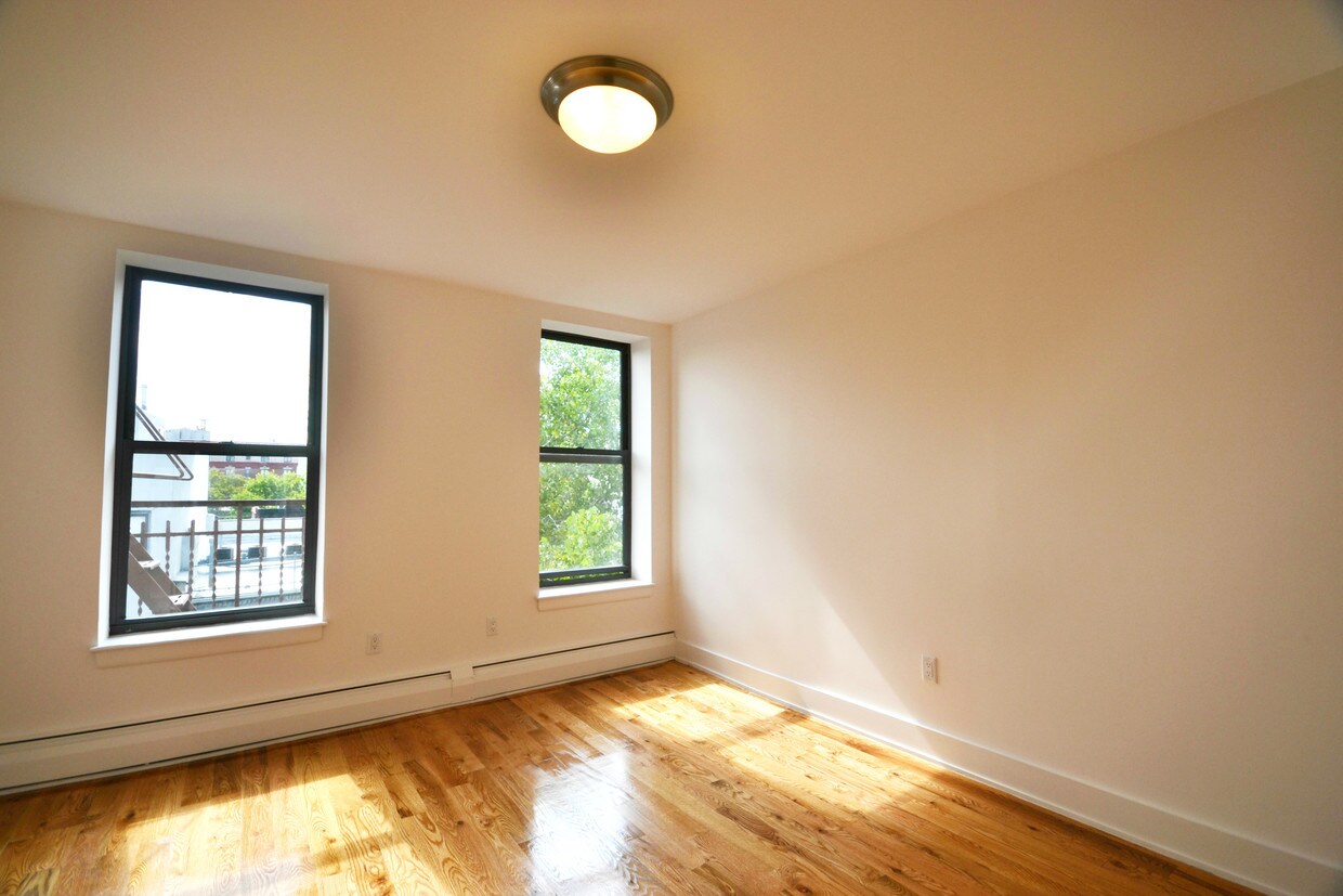 Foto del edificio - 235 W 122nd St