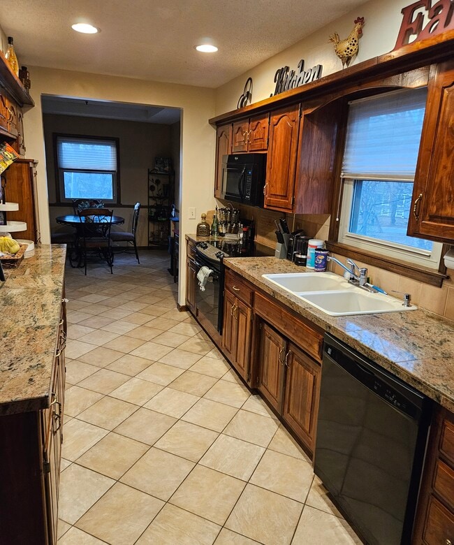 Building Photo - 3104 Rimrock Dr