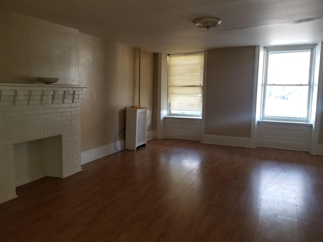 825 W Market St Unit B, Pottsville, PA 17901 Apartment for Rent in