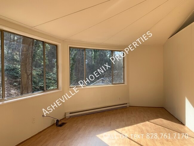 Building Photo - 25 Howland Rd