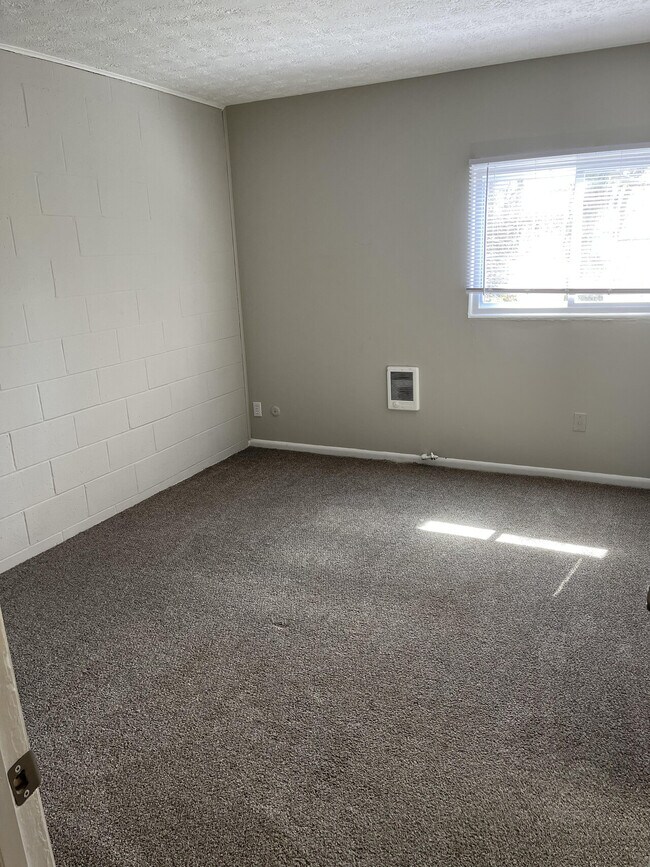 Building Photo - Unit 6