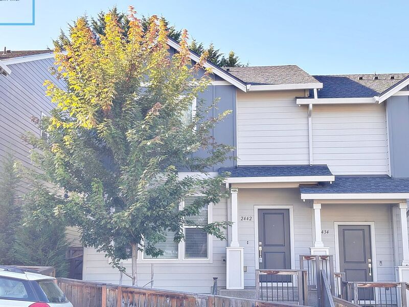 Primary Photo - 2442 Brackenfern Blvd