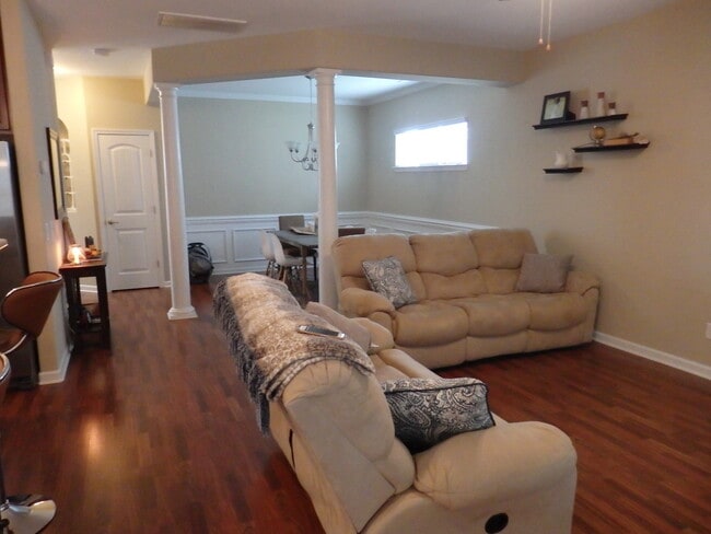 Building Photo - 44 Spg Lk Cir