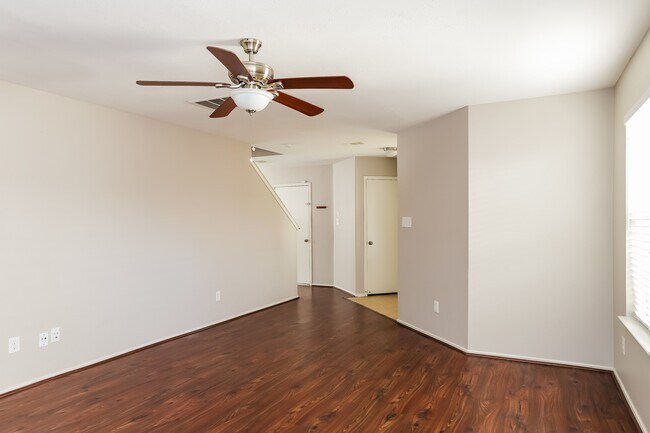 Foto del edificio - 2110 Nichole Woods Dr